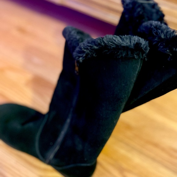 Never worn before Women’s UGGS Mid calf highrise black suede winter boots size 9 - Picture 7 of 8